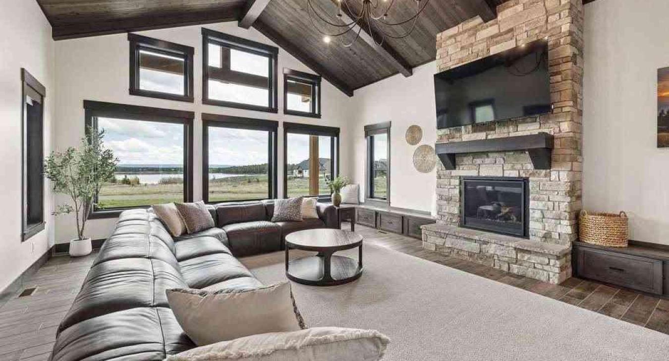 Iron Slide Lodge 