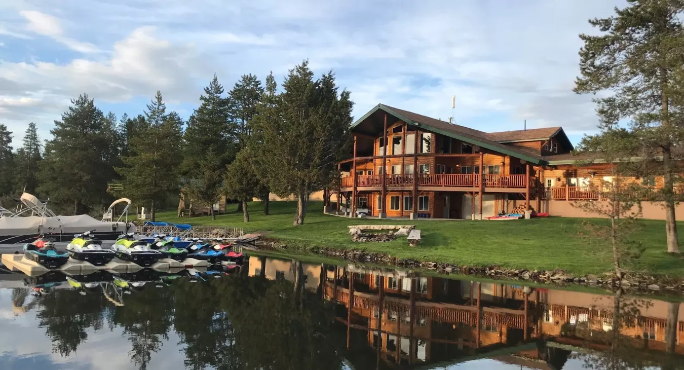 Lakeside Lodge