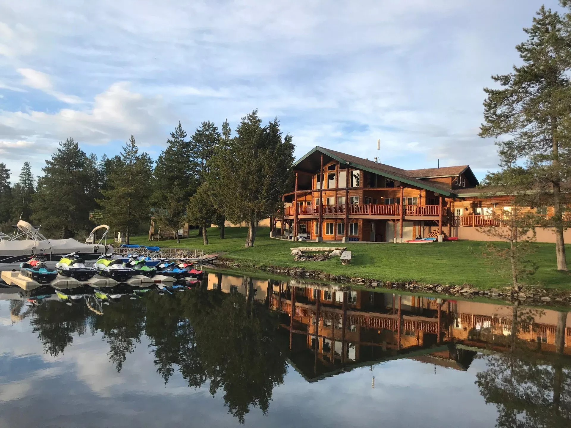 Lakeside Lodge