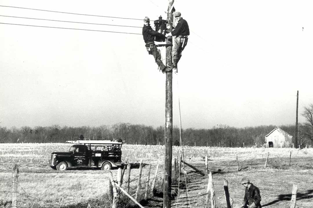 Old Time Linemen